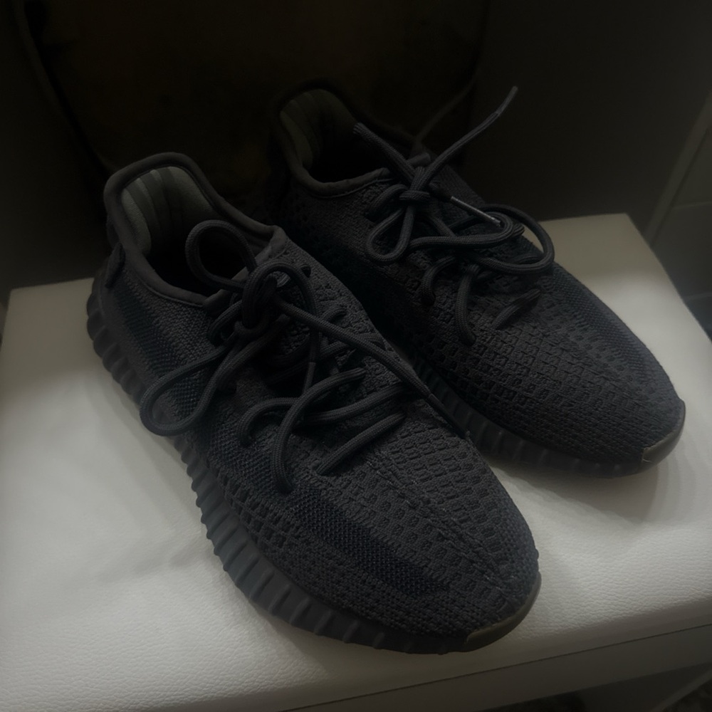Adidas Black Knit Athletic Shoes Sleek Design